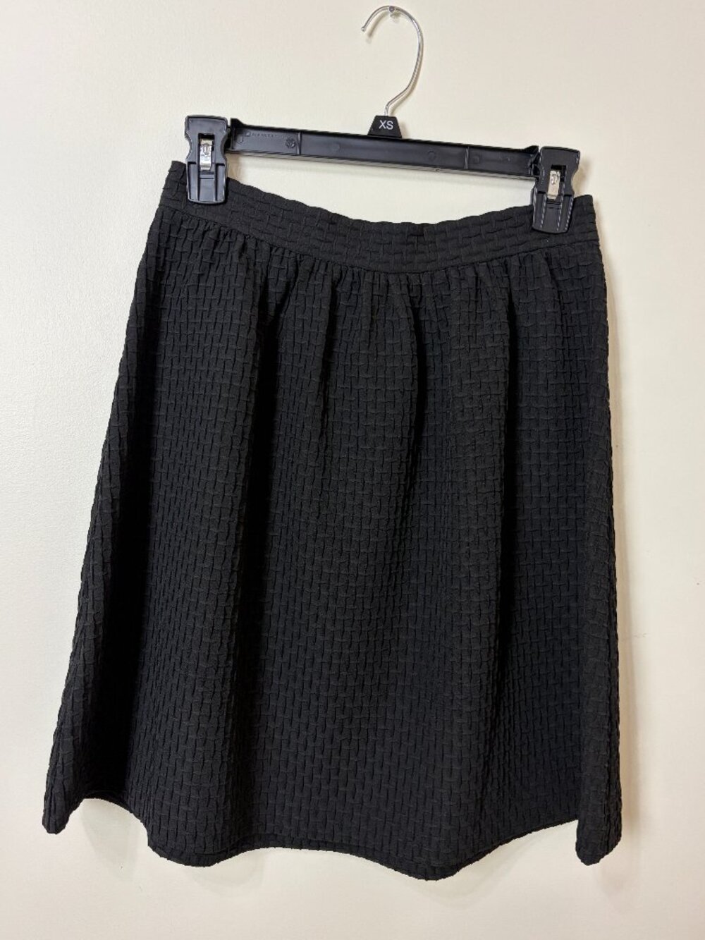Kensie Size XS Black Skirt with Gold Zipper